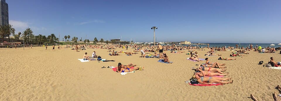 Morgenschwimmen an der Barceloneta