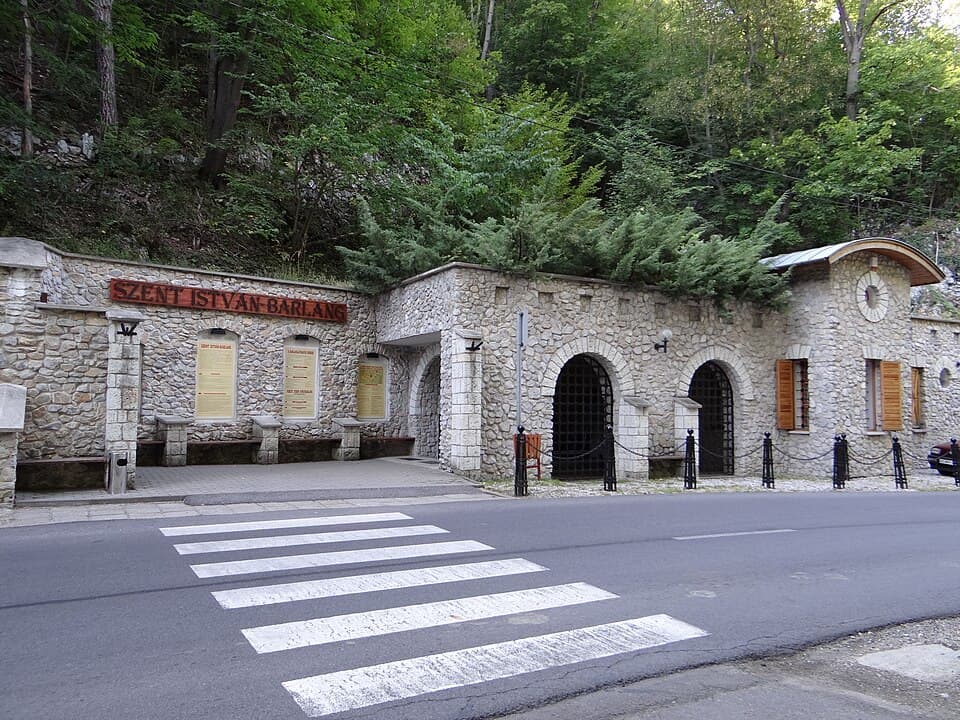 Grotte István