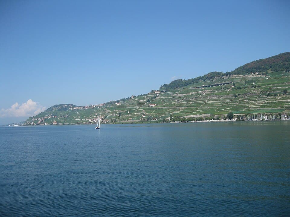 بحيرة جنيف ومدرجات Lavaux